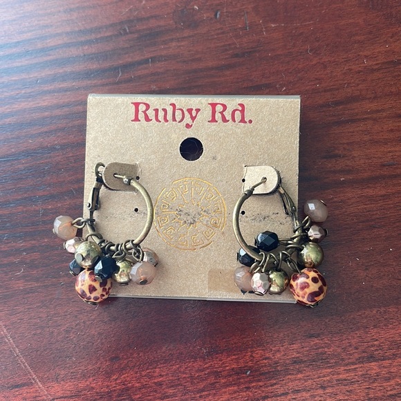 Ruby Rd. Dangle earrings - Picture 2 of 2